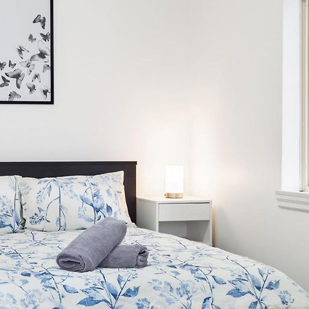 Burwood New 2 Bedroom 2 Bathroom Apartment シドニー エクステリア 写真