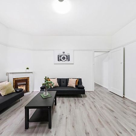 Burwood New 2 Bedroom 2 Bathroom Apartment シドニー エクステリア 写真