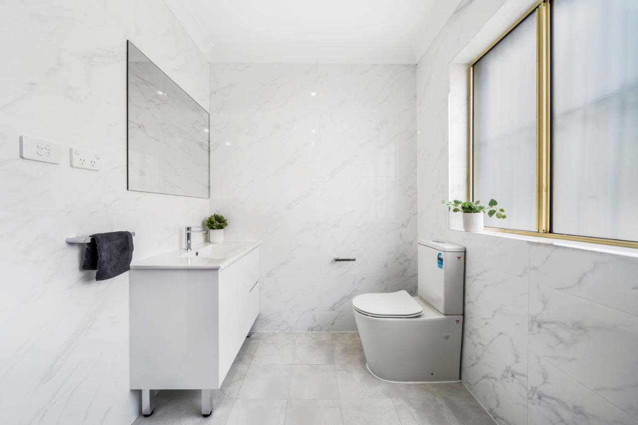 Burwood New 2 Bedroom 2 Bathroom Apartment シドニー エクステリア 写真