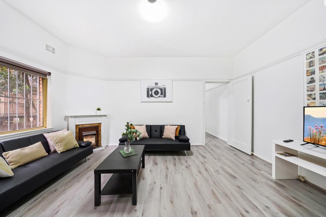 Burwood New 2 Bedroom 2 Bathroom Apartment シドニー エクステリア 写真