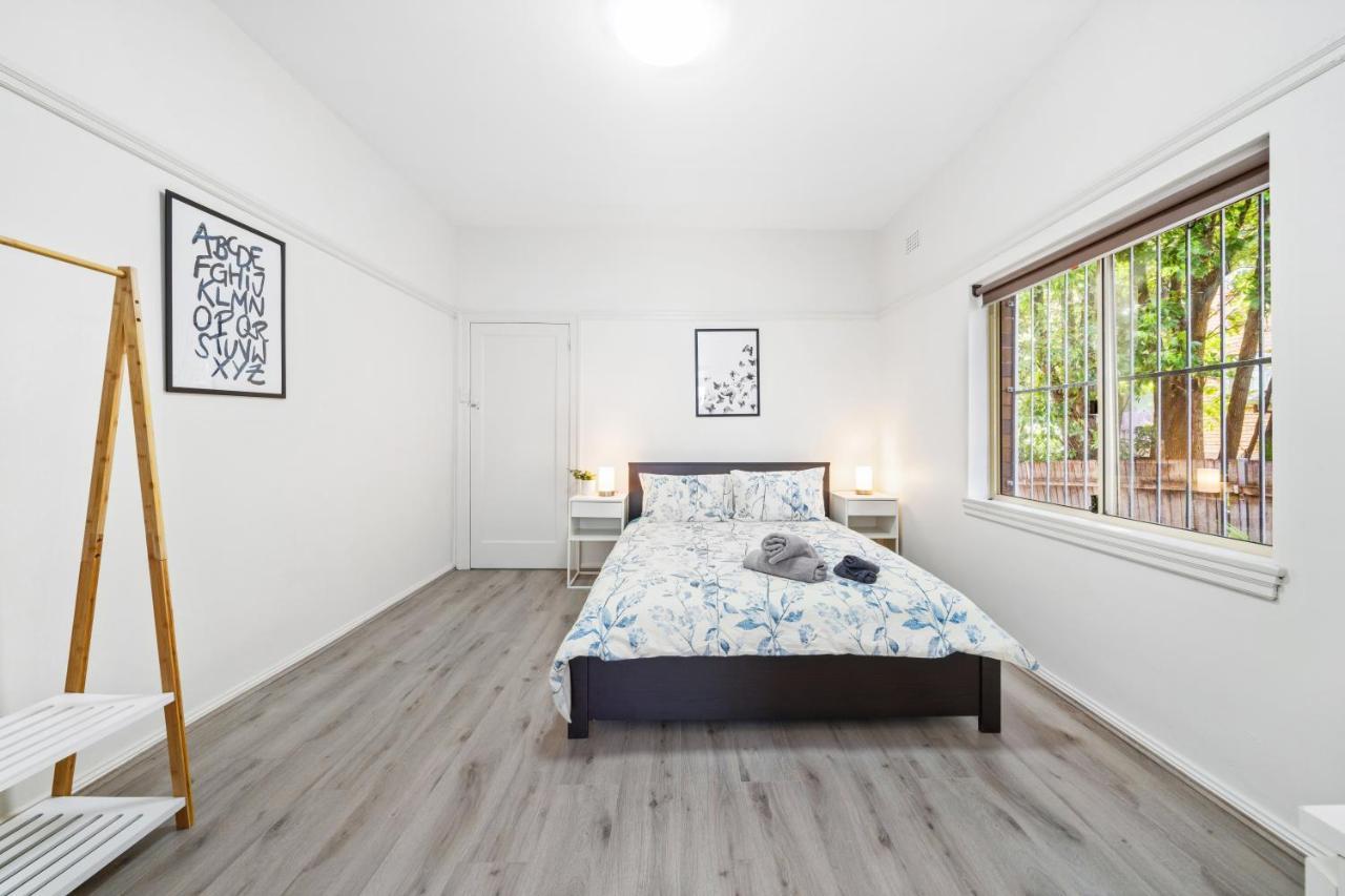 Burwood New 2 Bedroom 2 Bathroom Apartment シドニー エクステリア 写真