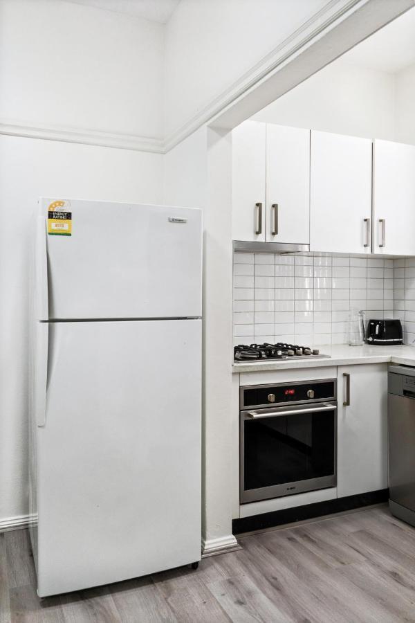 Burwood New 2 Bedroom 2 Bathroom Apartment シドニー エクステリア 写真